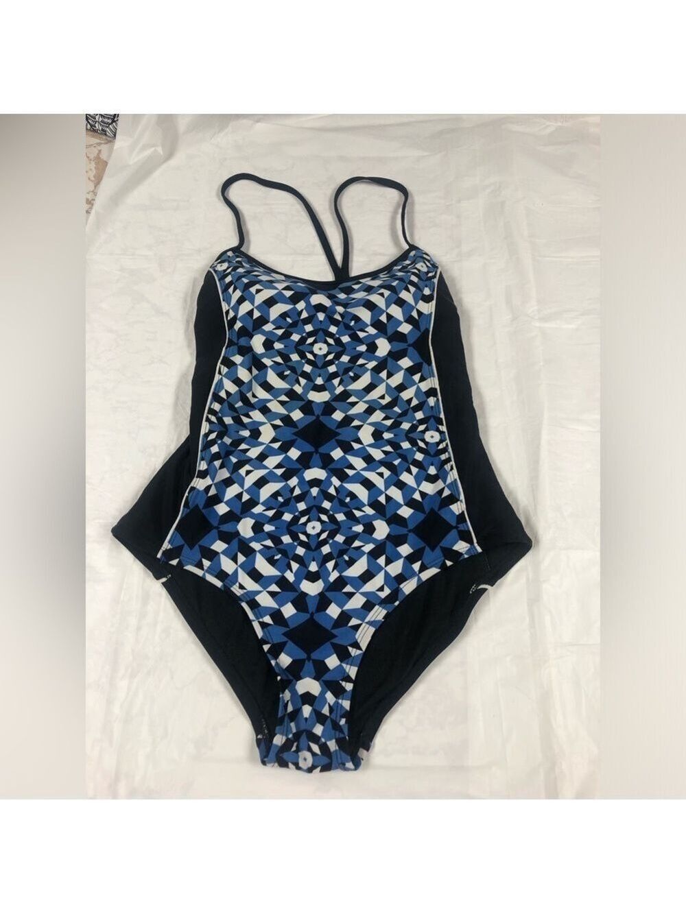 CATALINA SIZE MEDIUM 1 PIECE SWIMSUIT